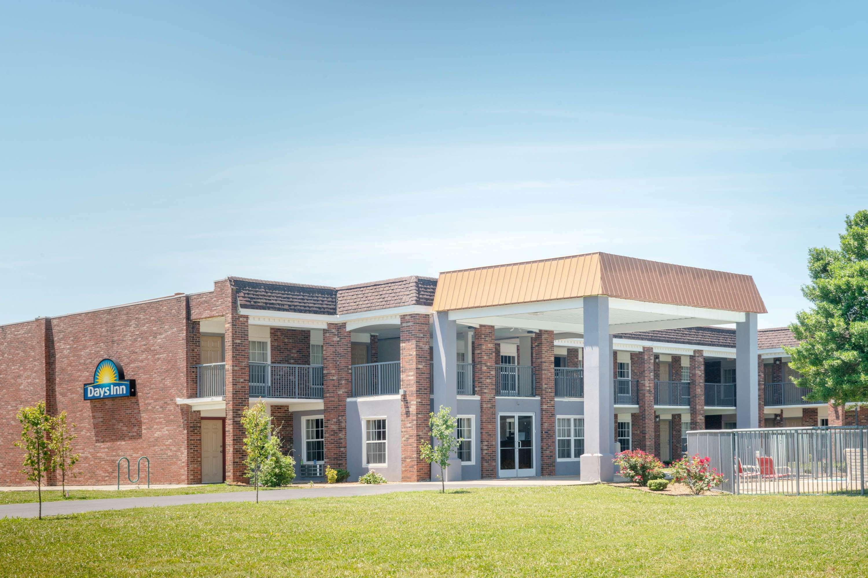 Days Inn By Wyndham Cave City Exterior photo