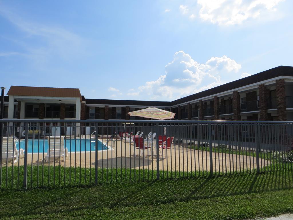 Days Inn By Wyndham Cave City Exterior photo